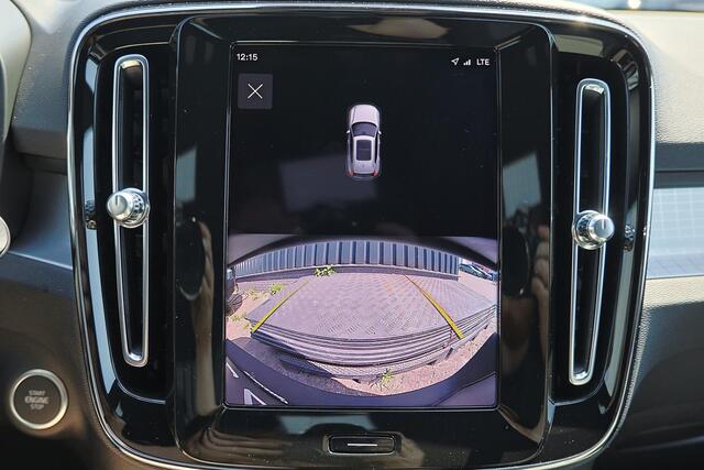 Volvo XC40 B3 Core Business - Harman Kardon - Adaptive Cruise Control met Pilot Assist - BLIS dodehoekassistentie - Voorstoelen en stuurwiel verwarmbaar - Keyless - Elektr. bedienbare achterklep - Parkeersensoren voor & achter - Parkeer camera acter - 18' LMV - Getint glas v.a. de B-stijl - Google Maps geïntegreerd - Apple®CarPlay