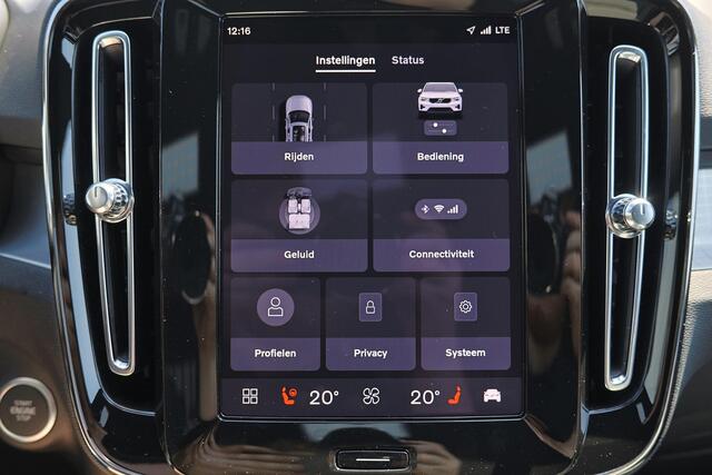 Volvo XC40 B3 Core Business - Harman Kardon - Adaptive Cruise Control met Pilot Assist - BLIS dodehoekassistentie - Voorstoelen en stuurwiel verwarmbaar - Keyless - Elektr. bedienbare achterklep - Parkeersensoren voor & achter - Parkeer camera acter - 18' LMV - Getint glas v.a. de B-stijl - Google Maps geïntegreerd - Apple®CarPlay