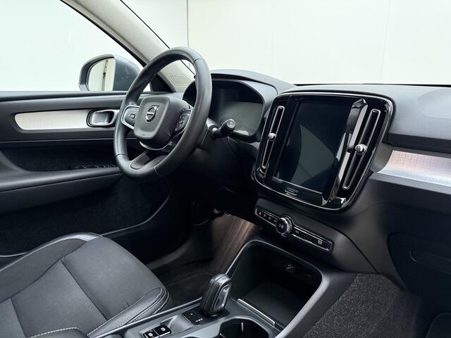 Volvo XC40 T4 Momentum | Trekhaak | Achteruitrij Camera | Stoelverwarming | Climate control | Parkeersensoren voor |
