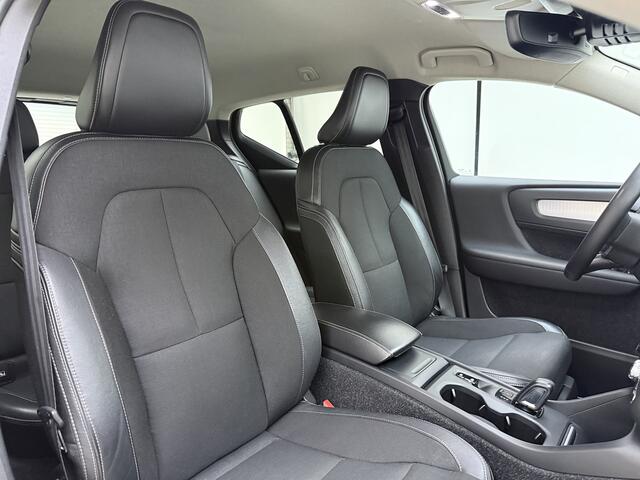 Volvo XC40 T4 Momentum | Trekhaak | Achteruitrij Camera | Stoelverwarming | Climate control | Parkeersensoren voor |