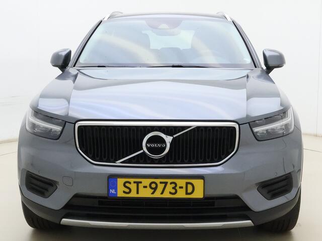 Volvo XC40 T4 Momentum | Trekhaak | Achteruitrij Camera | Stoelverwarming | Climate control | Parkeersensoren voor |