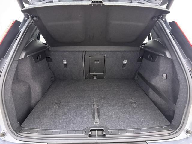 Volvo XC40 T4 Momentum | Trekhaak | Achteruitrij Camera | Stoelverwarming | Climate control | Parkeersensoren voor |