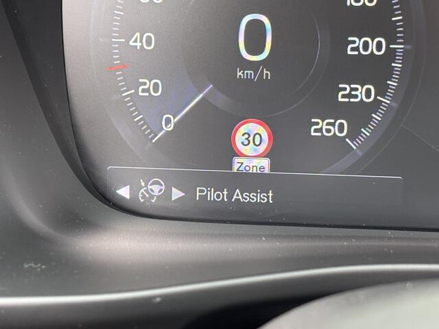 Volvo XC40 T4 Recharge Ultimate Bright Pano Pilot assist 360 Keyless leder