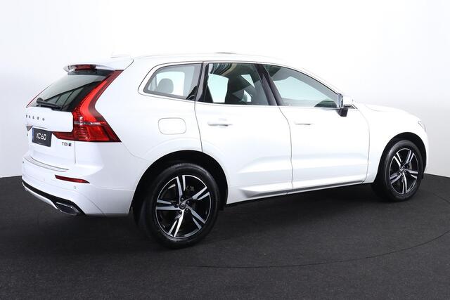 Volvo XC60 T8 Recharge AWD R-Design - Panoramisch schuif-/kanteldak - Sensus navigatie - Parkeersensoren v/a - Parkeercamera achter - Parkeersensoren v/a - Apple Carplay & Android Auto