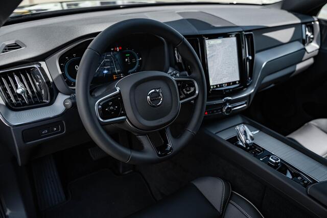 Volvo XC60 2.0 T6 Plug-in hybrid AWD Ultra Black Edition |Panorama dak |360 Camera |Harman Kardon |