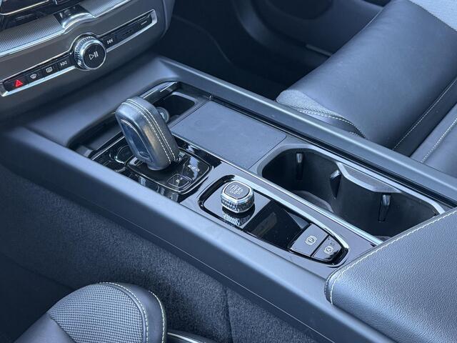 Volvo XC60 2.0 T6 Plug-in hybrid AWD R-Design 349 PK | Crystal White | Trekhaak | Harman Kardon