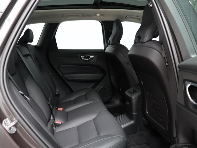 Volvo XC60 2.0 T8 Plug-in hybrid AWD Plus Bright / Trekhaak / Adaptive Cruise / Panoramadak / Leder / Elektrische Stoelen / Verwarmbare Stoelen + Stuur / BLIS / Keyless /