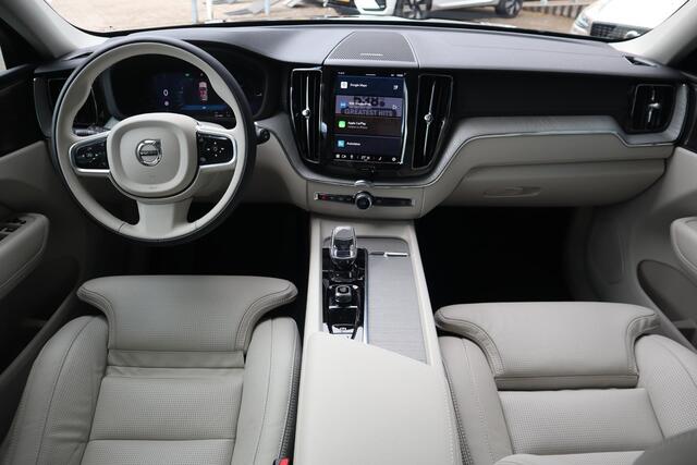 Volvo XC60 2.0 T6 Plug-in hybrid AWD Ultra Dark | Betreft Demo Vos Oss MY25| Schuif/ kanteldak| Geventileerde voorstoelen met massagefunctie| Luchtvering| 360* Camera| Harman Kardon audiosysteem|