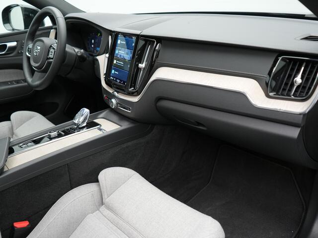 Volvo XC60 T8 Plug-in hybrid AWD Ultimate Dark PHEV | Panodak | Trekhaak af Fabriek | Adaptive Cruise | Head Up | Tailored Wool Sportstoelen Memory | Harman Kardon | 360 Camera | 20"L.M | Keyless | Google Maps |