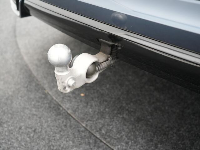 Volvo XC60 T8 Plug-in hybrid AWD Ultimate Dark PHEV | Panodak | Trekhaak af Fabriek | Adaptive Cruise | Head Up | Tailored Wool Sportstoelen Memory | Harman Kardon | 360 Camera | 20"L.M | Keyless | Google Maps |