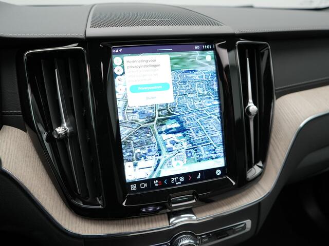 Volvo XC60 T8 Plug-in hybrid AWD Ultimate Dark PHEV | Panodak | Trekhaak af Fabriek | Adaptive Cruise | Head Up | Tailored Wool Sportstoelen Memory | Harman Kardon | 360 Camera | 20"L.M | Keyless | Google Maps |