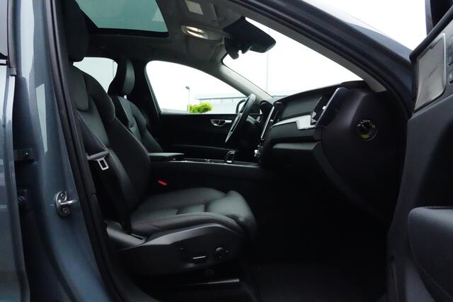Volvo XC60 2.0 T8 Plug-in hybrid AWD Plus Dark 455pk Panoramadak/Stoelverwarming/360Camera