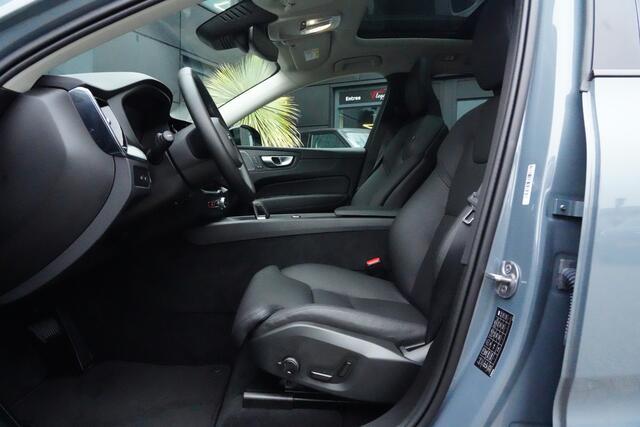 Volvo XC60 2.0 T8 Plug-in hybrid AWD Plus Dark 455pk Panoramadak/Stoelverwarming/360Camera