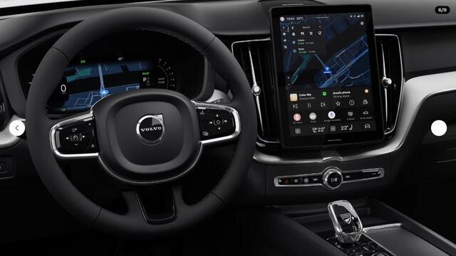 Volvo XC60 B5 AWD Plus Black Edition | FACELIFT | Panoramadak | 360 Camera | Trekhaak | Getint Glas | Voorruitverwarming | 21 Inch