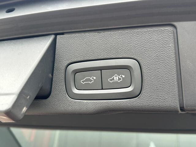 Volvo XC60 2.0 T6 Plug-in hybrid AWD Ultimate Dark schuifdak 360 camera Bowers & Wilkins luchtvering 20 inch trekhaak