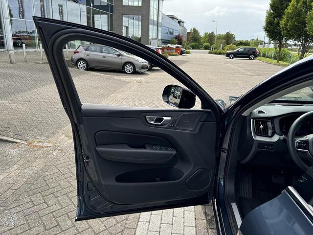 Volvo XC60 T8 Plug-in hybrid AWD Ultra Dark | Luchtvering | 360 Camera | Trekhaak | Harman/Kardon |