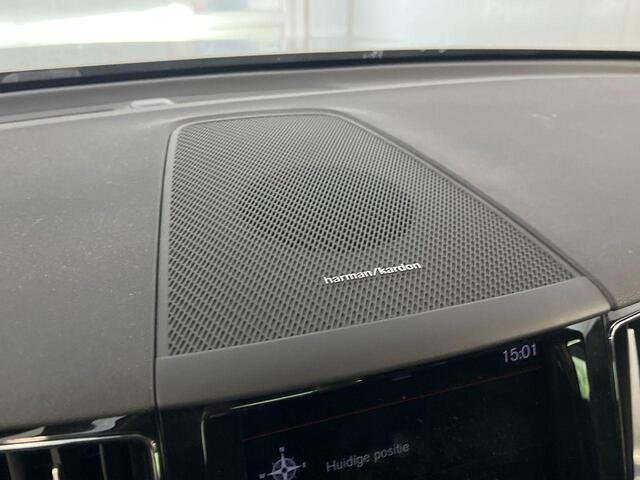 Volvo XC60 2.0 Recharge T6 AWD R-Design | Trekhaak | Adaptieve cruise control | Panorama dak | Harman & Kardon | Stoel/stuurverwarming | 20"|