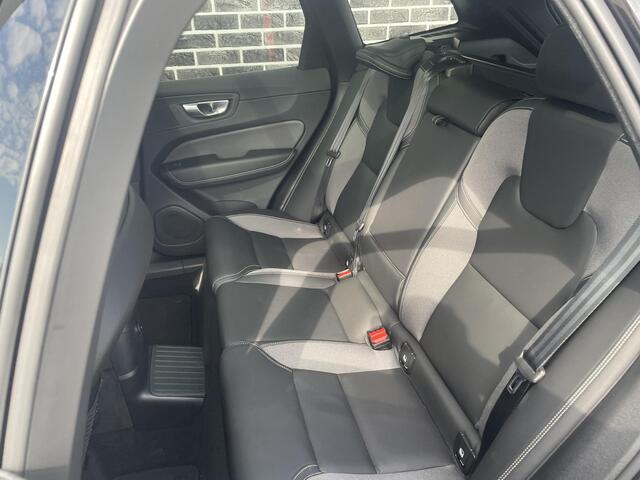 Volvo XC60 T6 Plug-in hybrid AWD Plus Black Edition | Adaptieve Cruise Control | Panoramadak | 360° Parkeercamera | Stoel-/Stuur-/Voorruitverwarming | Google Maps