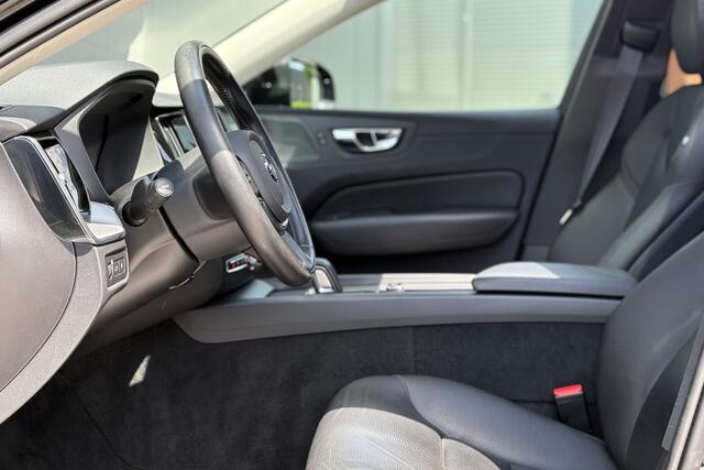 Volvo XC60 2.0 T8 Plug-in hybrid AWD R-Design 392pk - 360 - ACC - BLIS - 22 Inch - Pano - LED - H&K - Stoel/Stuur verwarmd - Rijklaar
