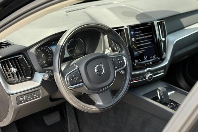 Volvo XC60 2.0 T8 Plug-in hybrid AWD R-Design 392pk - 360 - ACC - BLIS - 22 Inch - Pano - LED - H&K - Stoel/Stuur verwarmd - Rijklaar