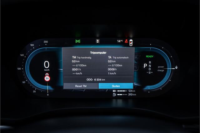 Volvo XC60 2.0 T6 Plug-in hybrid AWD Ultimate Black Edition Four-C luchtvering ** Trekhaak