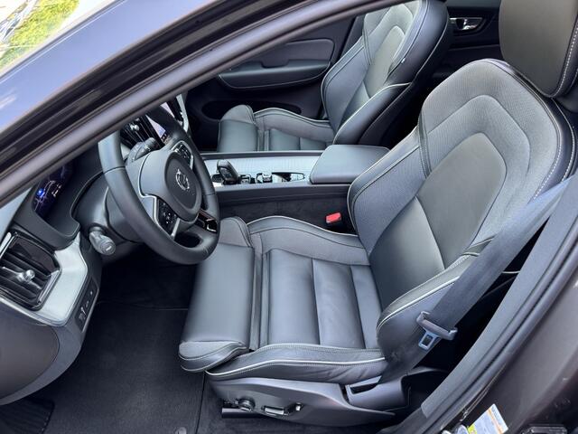 Volvo XC60 2.0 T8 Plug-in Hybrid AWD R-Design Pano H&K Leder