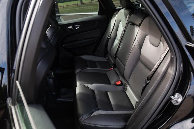 Volvo XC60 2.0 T6 Plug-in hybrid AWD Plus Black Edition , Pano dak, HUD, Harman/Kardon, 360°camera,