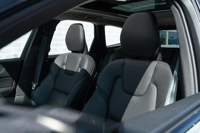 Volvo XC60 2.0 T6 Plug-in hybrid AWD Plus Dark | Keyless | Schuif-/Kanteldak | 360 camera | Elek. Verstelbare Voorstoelen | Stuurverw. | Stoelverw. Voor + Achter | Adaptive Cruise Control