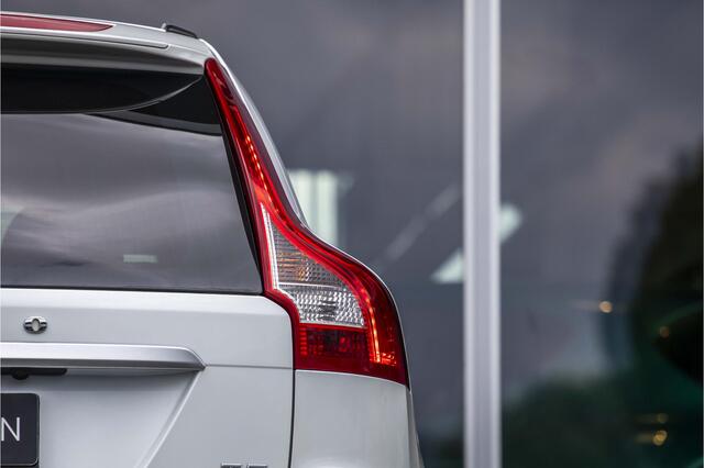 Volvo XC60 2.0 T5 FWD R Design | Pano | Trekhaak | Adaptive Cruise |