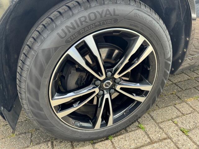Volvo XC60 2.0 D4 Autom. MOMENTUM PRO + Leder + Navi + 19 inch Lmv - 2020!