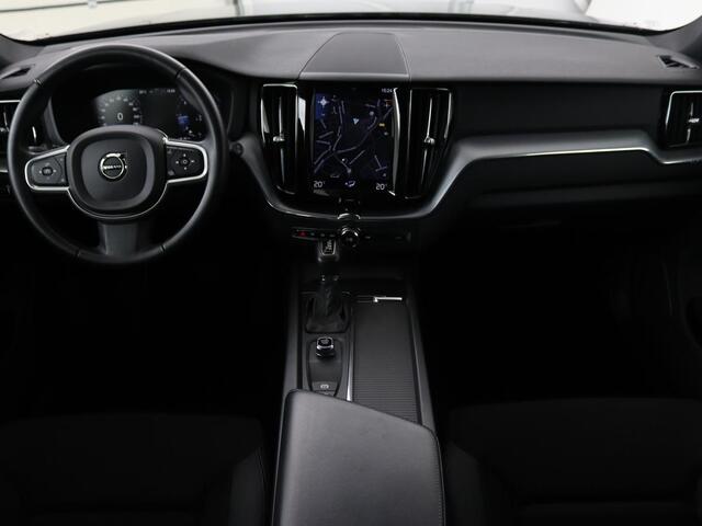Volvo XC60 2.0 D4 Momentum Pro | Trekhaak | Camera | Half leder | Carplay | Navigatie | Full LED | Climate control | Getint glas | Parkeerhulp