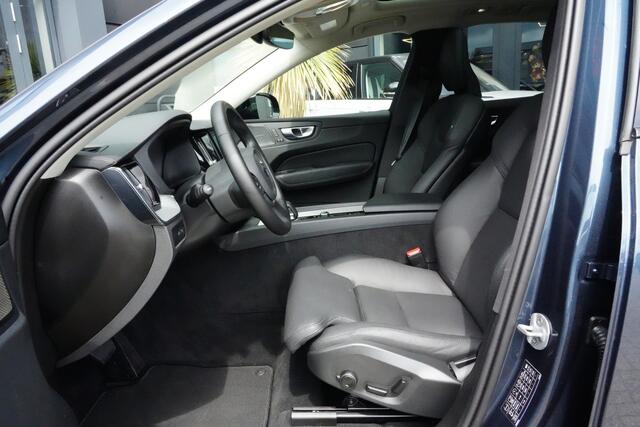 Volvo XC60 2.0 T8 Plug-in hybrid AWD Ultimate Dark 455pk Panoramadak/HuD/360Camera