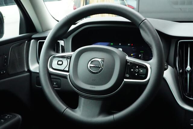 Volvo XC60 2.0 T8 Plug-in hybrid AWD Plus Dark 455pk Panoramadak/Stoelverwarming/360Camera