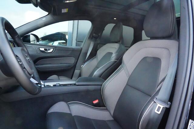 Volvo XC60 2.0 T6 Plug-in hybrid AWD Plus Dark 350pk Panoramadak/Stoelverwarming/360Camera