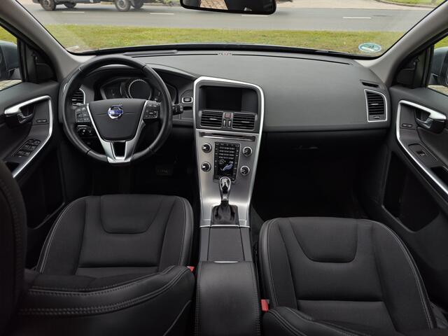 Volvo XC60 T5 Momentum Classic | Rijklaarprijs | Trekhaak | Intellisafe Pro |