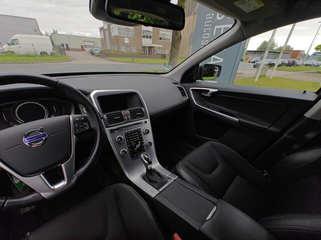 Volvo XC60 T5 Momentum Classic | Rijklaarprijs | Trekhaak | Intellisafe Pro |