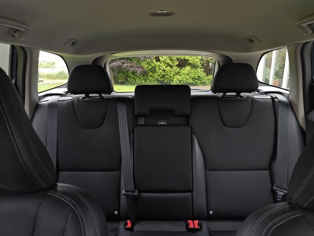 Volvo XC60 T5 Momentum Classic | Rijklaarprijs | Trekhaak | Intellisafe Pro |