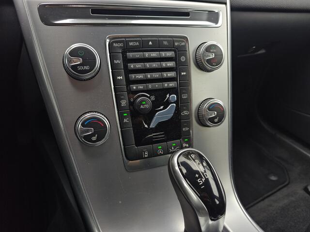 Volvo XC60 T5 Momentum Classic | Rijklaarprijs | Trekhaak | Intellisafe Pro |