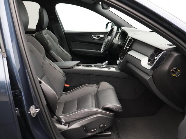 Volvo XC60 T6 AWD 350pk Plug-in hybrid Plus Dark / Trekhaak / Pan. dak / Contourstoelen / Stoel+stuur+achterbankverwarming / 21"