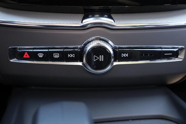 Volvo XC60 T8 Recharge AWD Plus Dark - LONG RANGE - Luchtvering - Panorama/schuifdak - IntelliSafe Assist & Surround - 360º Camera - Harman/Kardon audio - Adaptieve LED koplampen - Verwarmde voorstoelen, stuur & achterbank - Parkeersensoren voor & achter - Elektr. b