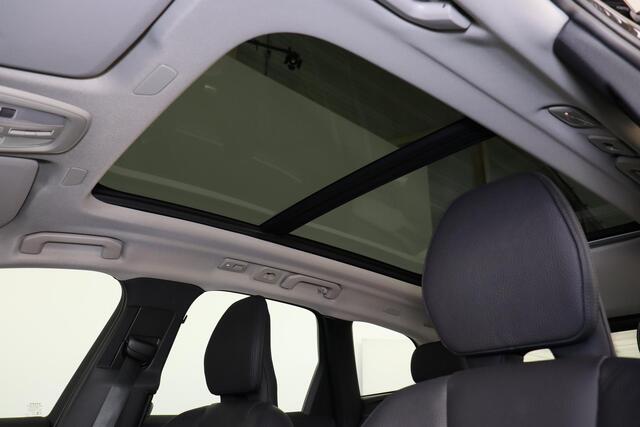 Volvo XC60 Recharge T6 AWD Ultimate Dark - Panorama/schuifdak - IntelliSafe Assist & Surround - 360° Camera - Harman/Kardon audio - Verwarmde voorstoelen, stuur & achterbank - Parkeersensoren voor & achter - Elektr. bedienb. voorstoelen met geheugen - Head up displa
