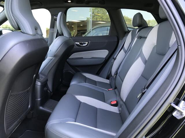 Volvo XC60 2.0 T6 Plug-in hybrid AWD R-Design | Rijklaar incl 12 mnd Bovag | M2022 Panoramadak Trekhaak Harman/Kardon Headup