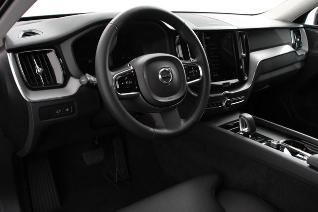 Volvo XC60 2.0 T6 Plug-in hybrid AWD Plus Dark Volvo XC60 2.0 Recharge T6 AWD Plus Dark | Leder | Navigatie | Google | Harman Kardon | Panorama dak | Lichtmetalen Velgen 19" | Dab | Stoelverwarming | Camera | Led