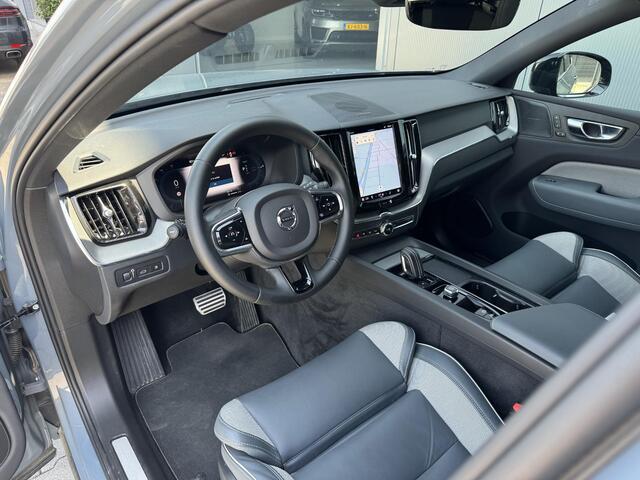 Volvo XC60 2.0 T6 Plug-in hybrid AWD R-Design 349 PK | Dark | Trekhaak | Harman Kardon | Panorama