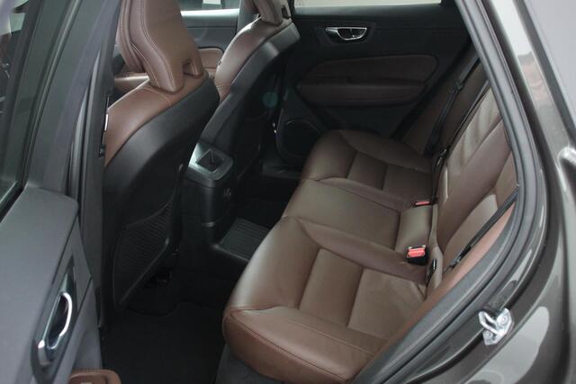 Volvo XC60 2.0 Recharge T6 AWD PLug in Hybrid Inscription | Panorama dak | Navigatie | Climate Control | Trekhaak | 19" Lichtmetalen Velgen | Leder | Winter pakket | Extra Getint glas