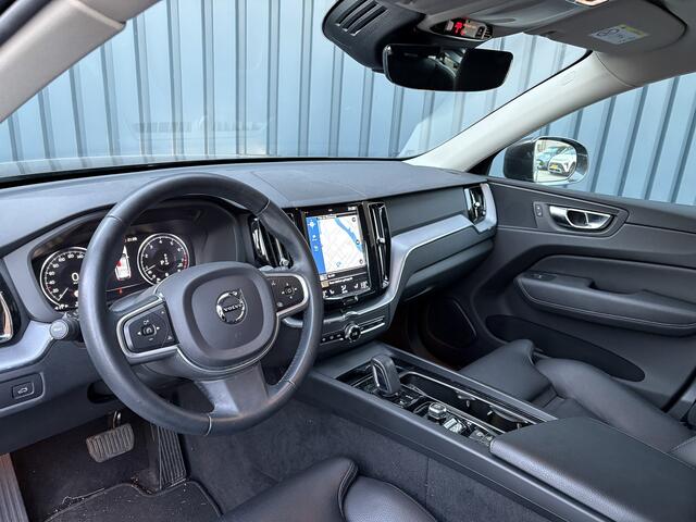 Volvo XC60 2.0 B5 AWD Momentum Pro | Trekhaak wegkl. | BLIS | Camera | Adapt. Cr. | Prijs Rijklaar!!