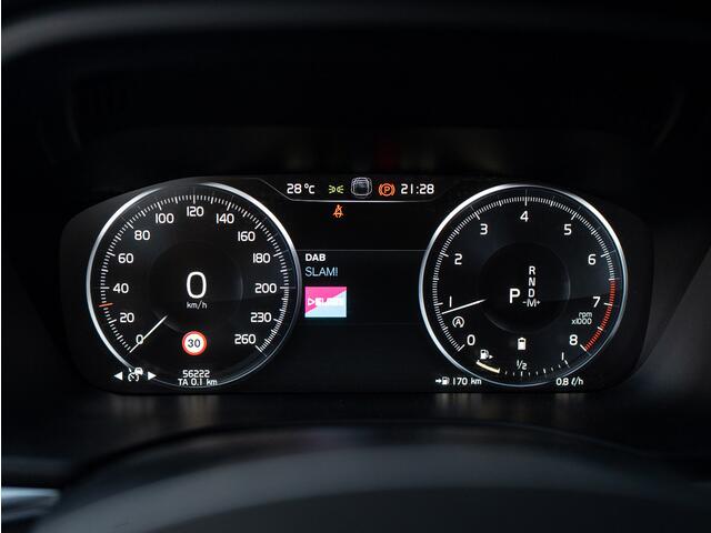 Volvo XC60 2.0 B5 AWD Momentum Pro | Trekhaak wegkl. | BLIS | Camera | Adapt. Cr. | Prijs Rijklaar!!