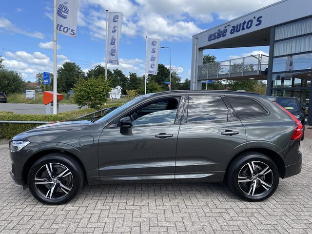 Volvo XC60 2.0 T6 Plug-in hybrid 340 pk AWD R-Design Trekhaak Panoramadak Camera Bliss Full Led Koplampen Harman Kardon Audio Stoel+ stuur + voorruitverwarming 1e Eigenaar Pine Grey Metallic