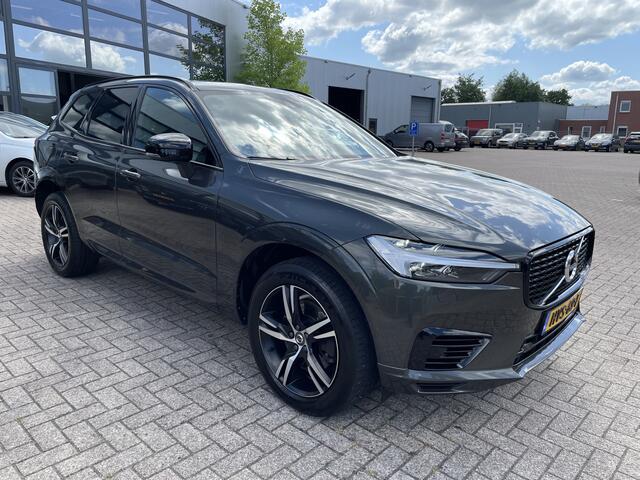 Volvo XC60 2.0 T6 Plug-in hybrid 340 pk AWD R-Design Trekhaak Panoramadak Camera Bliss Full Led Koplampen Harman Kardon Audio Stoel+ stuur + voorruitverwarming 1e Eigenaar Pine Grey Metallic
