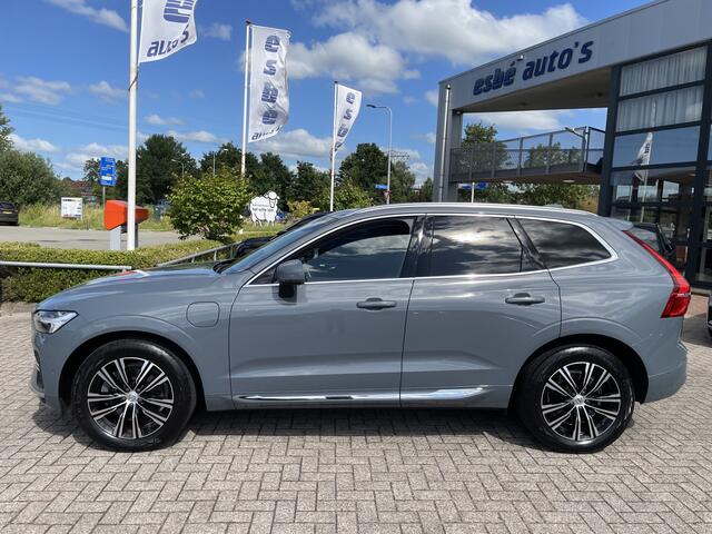 Volvo XC60 2.0 T6 Plug-in hybrid 350 pk AWD Inscription Long Range Luchtvering Trekhaak Nappa Leder Pilot Assist Rondzicht Camera Panoramadak Massage + Comfortstoelen + verwarming Harman Kardon Audio Adaptieve Cruise Control 1e Eigenaar keurig netjes !